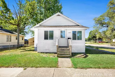 1057 E Larch Avenue, Muskegon, MI 49442 - Photo 1