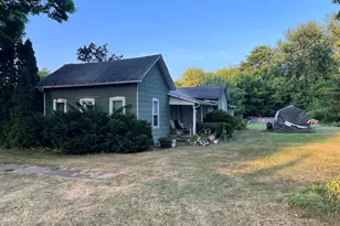 526 N Cedar St, Schoolcraft, MI 49087 - Photo 1