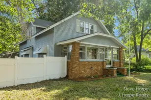 814 Harding St NW, Grand Rapids, MI 49544 - Photo 1