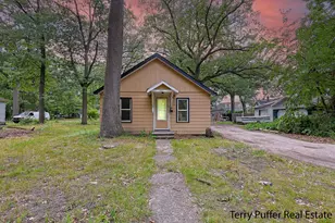 2813 Wood St, Muskegon, MI 49444 - Photo 1