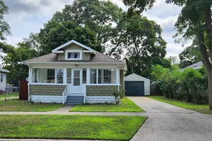 1046 Oak Grove St, Muskegon, MI 49442 - Photo 1