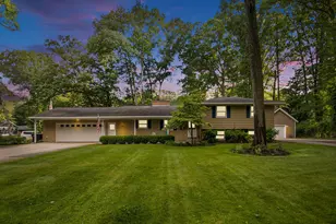 1019 S Baywood Dr, Holland, MI 49424 - Photo 1