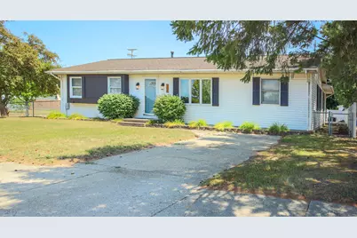 105 S Dekraft Avenue, Big Rapids, MI 49307 - Photo 1