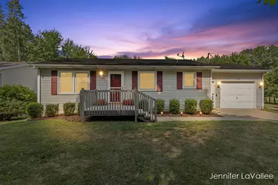 1419 Maplerow Avenue NW, Grand Rapids, MI 49534 - Photo 1