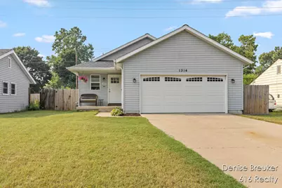 1314 Hollywood Street NE, Grand Rapids, MI 49505 - Photo 1
