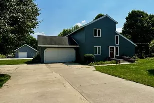 910 N Dickinson Ave, Hesperia, MI 49421 - Photo 1