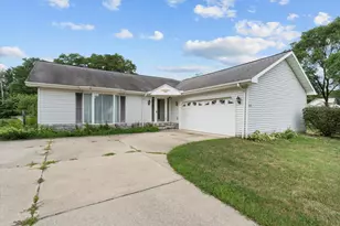 832 E Park Dr, Niles, MI 49120 - Photo 1
