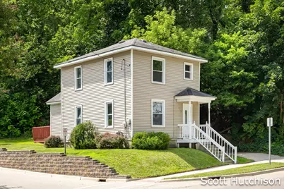 219 E Lincoln Avenue, Ionia, MI 48846 - Photo 1