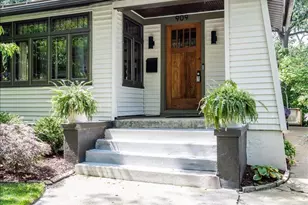 909 Calvin Ave SE, Grand Rapids, MI 49506 - Photo 1