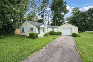 192 S West St, Hillsdale, MI 49242 - Photo 1