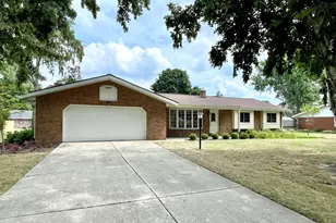 5847 Creekview Dr, Stevensville, MI 49127 - Photo 1