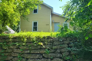 208 Central St, Battle Creek, MI 49017 - Photo 1