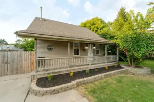 16923 Stephens Dr, Eastpointe, MI 48021 - Photo 1
