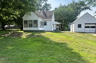 204 Willow Dr, Buchanan, MI 49107 - Photo 1