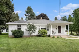 807 Maple St, Manistee, MI 49660 - Photo 1