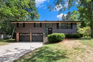 3303 W Valley View Dr, Saint Joseph, MI 49085 - Photo 1