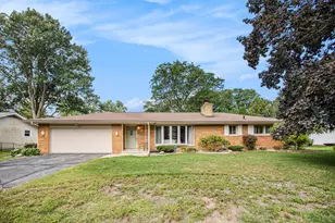 68 Birch Hill Dr, Battle Creek, MI 49015 - Photo 1