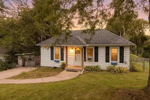 404 Garfield Ave, Kalamazoo, MI 49001 - Photo 1