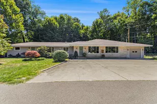 1504 S Shore Dr, Holland, MI 49423 - Photo 1