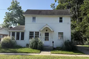 418 W Clinton St, Hastings, MI 49058 - Photo 1
