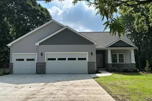 5966 E Sleepy Hollow Ln, East Lansing, MI 48823 - Photo 1