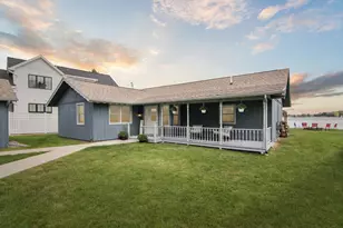 2064 Forest Park Dr, Jackson, MI 49201 - Photo 1
