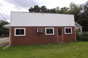 387 Goguac St W, Battle Creek, MI 49015 - Photo 1