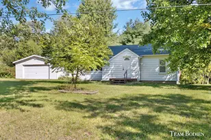 9425 E Church Rd, Vestaburg, MI 48891 - Photo 1