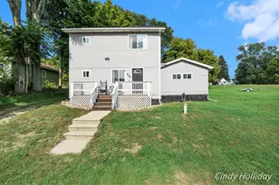 117 N E St, Trufant, MI 49347 - Photo 1