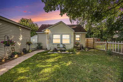 122 Bowne Street NE, Grand Rapids, MI 49505 - Photo 1