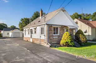 32 Oneida St SW, Wyoming, MI 49548 - Photo 1