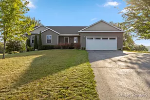 6101 Greenbriar Dr, Lowell, MI 49331 - Photo 1