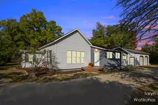 727 Chatham Street SE, Lowell, MI 49331 - Photo 1