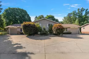 1332 W Glenlord Rd, Saint Joseph, MI 49085 - Photo 1