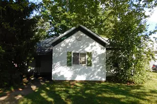 210 Grove St, Sturgis, MI 49091 - Photo 1