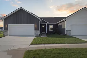 246 Marion Oaks Dr Dr, Howell, MI 48843 - Photo 1