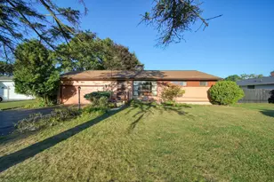 318 Seneca Dr, Jackson, MI 49202 - Photo 1