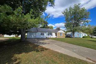 133 State St, Hillsdale, MI 49242 - Photo 1