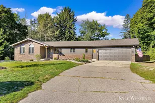 879 W 26th St, Holland, MI 49423 - Photo 1