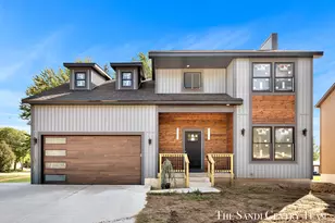 1034 Arlington Ave, Grand Haven, MI 49417 - Photo 1