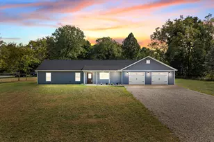 341 Murphy St, Jonesville, MI 49250 - Photo 1