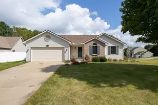 326 Goldenview Dr, Battle Creek, MI 49014 - Photo 1