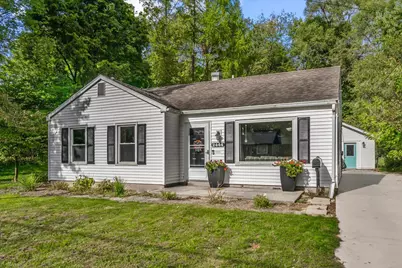 2444 Hillsdale Avenue, Kalamazoo, MI 49006 - Photo 1