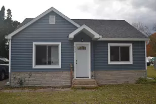 235 Oak St, Battle Creek, MI 49037 - Photo 1