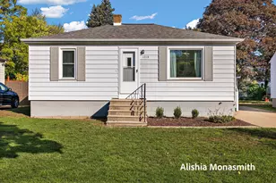 1219 Waverly Ave, Grand Haven, MI 49417 - Photo 1