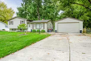 1246 Adams Dr, Saint Joseph, MI 49085 - Photo 1