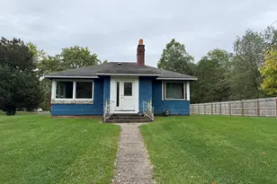 304 W May St, Benton Harbor, MI 49022 - Photo 1