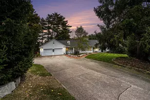 2433 Oakland Dr, Kalamazoo, MI 49008 - Photo 1