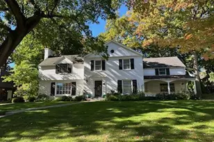 833 Gladstone Dr SE, Grand Rapids, MI 49506 - Photo 1