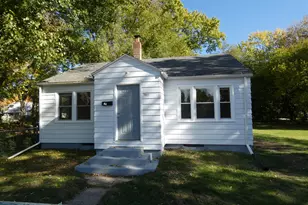 1027 Superior St, Benton Harbor, MI 49022 - Photo 1